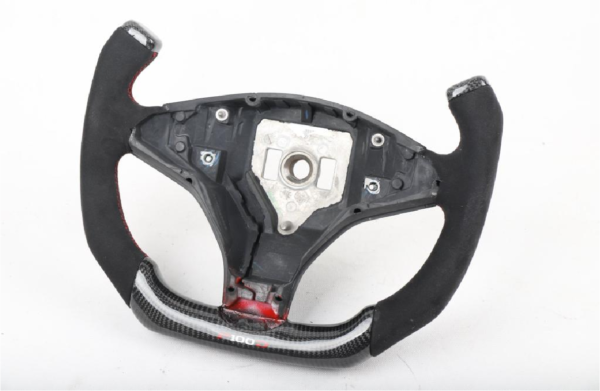 Sportstuur_met_carbon_en_alcantara_tesla_model_autoscherm24