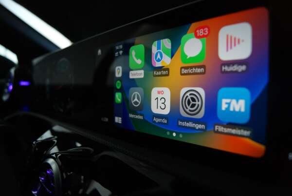 Mercedes-Benz-A-B-Klasse-apple-Carplay-android-auto-inbouwen