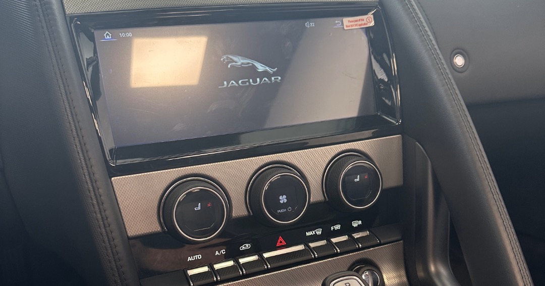 Jaguar-f-type-multimedia-apple-carplay-inbouwen-groot-scherm-2