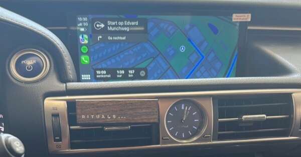 Lexus-is-groot-scherm-autoscherm-multimedia-systeem