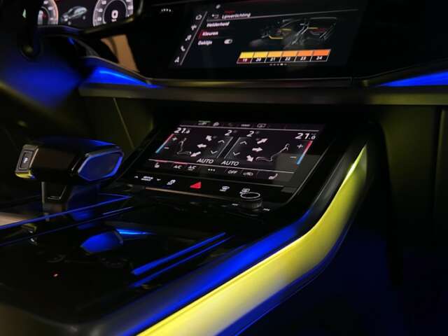 Audi-sfeerverlichting-en-carplay-achteraf-inbouwen-installeren
